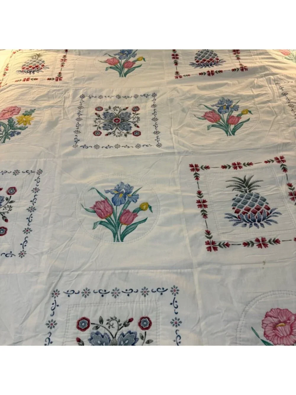 Vintage Hand Stitched Floral Queen Quilt – 78" x 64" - Picture 10 of 11
